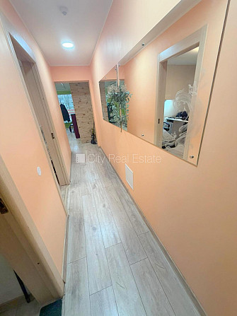 Fasādes māja, renovēta māja, vieta automašīnai, ieeja no ielas, logi vērsti mājas abās Rīga - foto 9