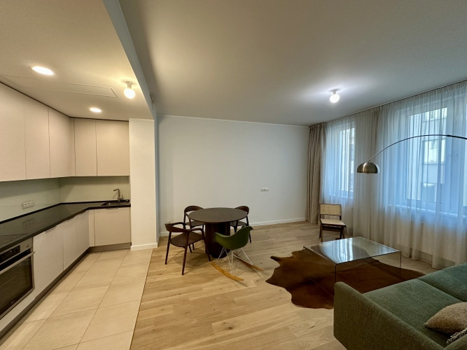 Tiek izīrēts mēbelēts, aprīkots 2-istabu dzīvoklis Strēlnieku un Alberta ielu krustojumā. Rīga - foto 2