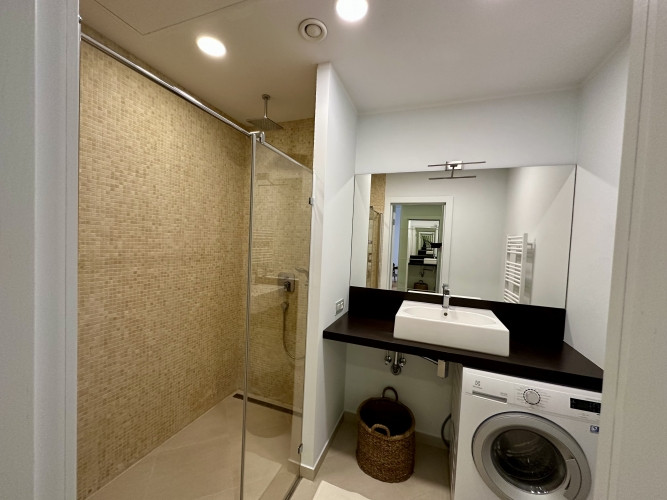 Tiek izīrēts mēbelēts, aprīkots 2-istabu dzīvoklis Strēlnieku un Alberta ielu krustojumā. Rīga - foto 8