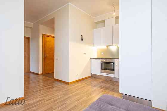 Izīrē daļēji mēbelētu 3 istabu dzīvokli Purvciemā, blakus Mēbeļu namam.

Viesistaba apvienota ar vir Rīga