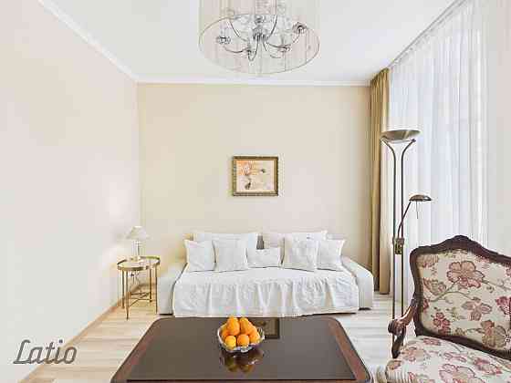 Tiek izīrēts elegants, pilnībā mēbelēts un mājīgs dzīvoklis vienā no prestižākajām Rīgas vietām  Ant Rīga