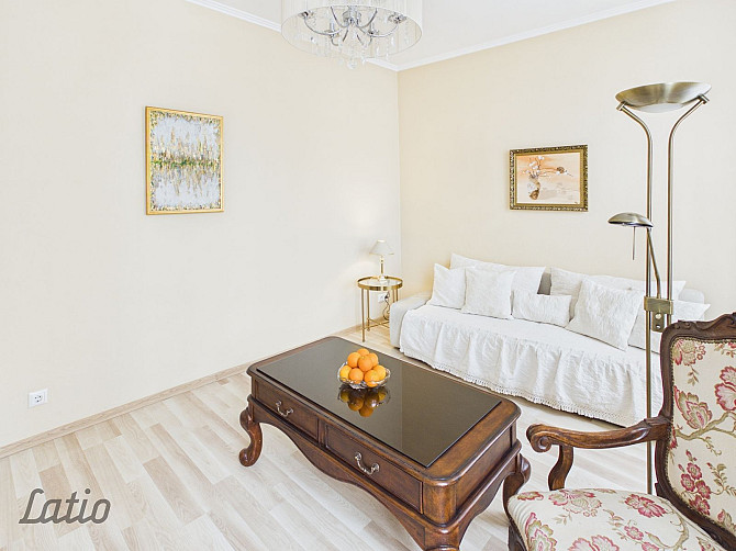 Tiek izīrēts elegants, pilnībā mēbelēts un mājīgs dzīvoklis vienā no prestižākajām Rīga - foto 2