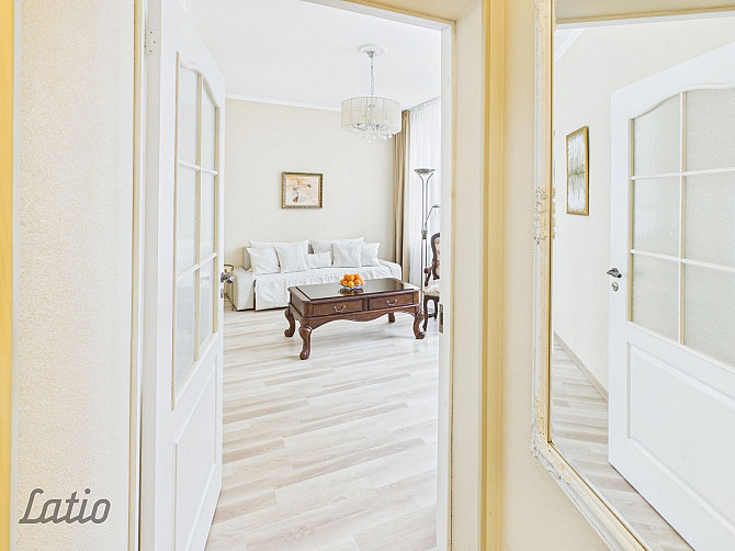 Tiek izīrēts elegants, pilnībā mēbelēts un mājīgs dzīvoklis vienā no prestižākajām Rīga - foto 5