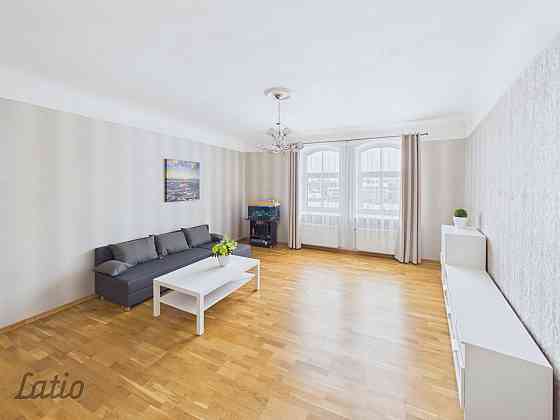 Rīgas centrā, K. Barona ielā 97, pieejams mēbelēts 2 istabu dzīvoklis pirmskara ķieģeļu mājā. 64 m,  Rīga