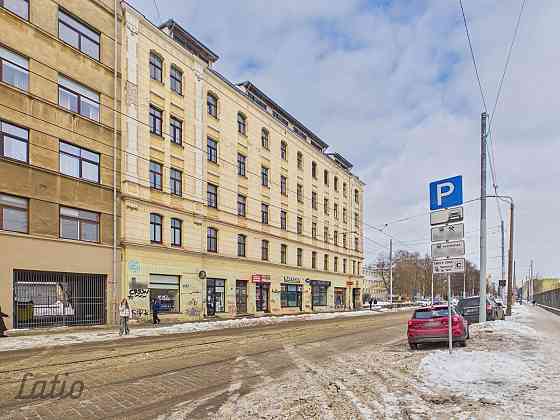 Rīgas centrā, K. Barona ielā 97, pieejams mēbelēts 2 istabu dzīvoklis pirmskara ķieģeļu mājā. 64 m,  Rīga