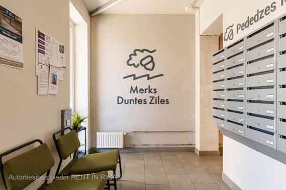 Сдается уютная, современная квартира в проекте Duntes Zīles. Высокий первый этаж Rīga