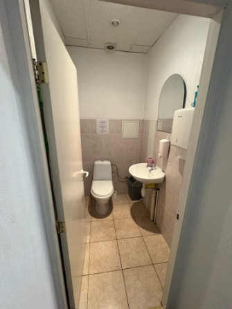 Iznomā Gaišu ērtu biroja telpu , pilnībā aprīkots ar mēbelēm klusajā centrā . Ar Rīga - foto 8