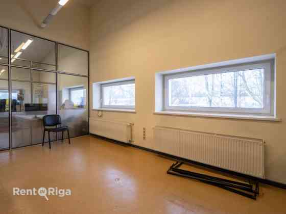 Сдаются офисные помещения  весь 2-й этаж  В аренду предлагается весь второй этаж с Rīga