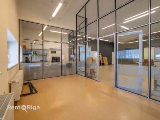 Сдаются офисные помещения  весь 2-й этаж  В аренду предлагается весь второй этаж с Rīga