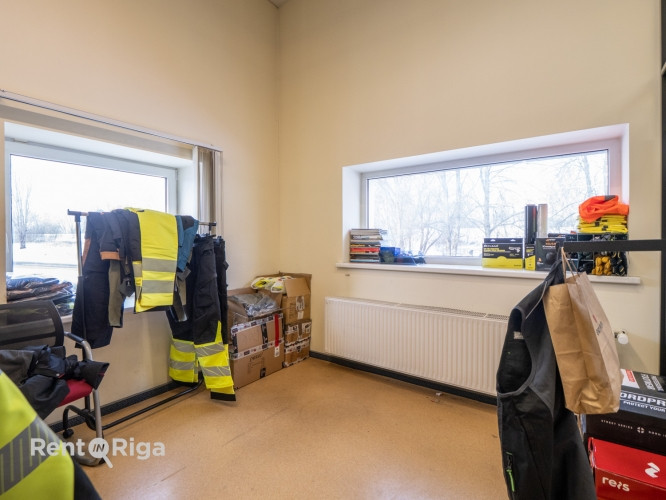 Iznomā biroja telpas  viss 2. stāvs  Pieejams viss otrais stāvs biroja vajadzībām ar Rīga - foto 5