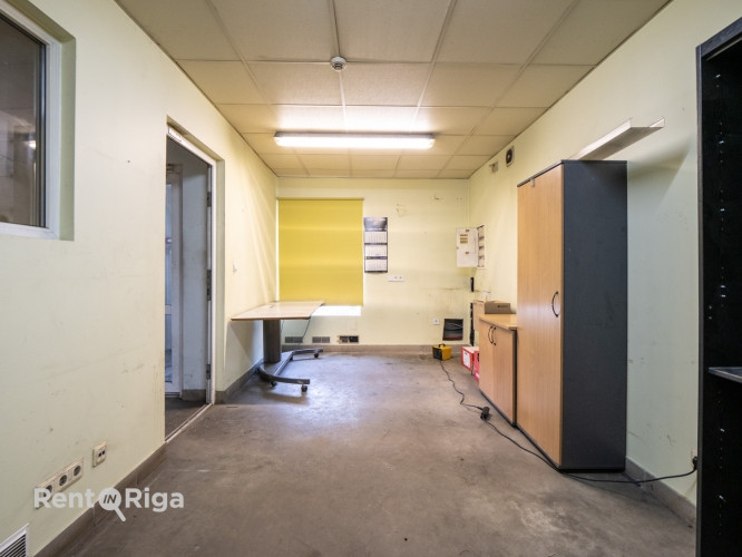 Iznomā servisa telpas izdevīgā vietā  Duntes ielā 11. Telpām ir divi lieli vārti: viens no Rīga - foto 8