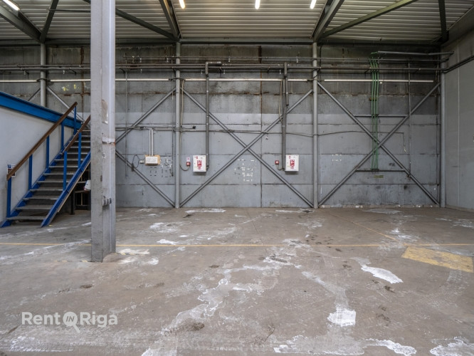 Iznomā servisa telpas izdevīgā vietā  Duntes ielā 11. Telpām ir divi lieli vārti: viens no Rīga - foto 3