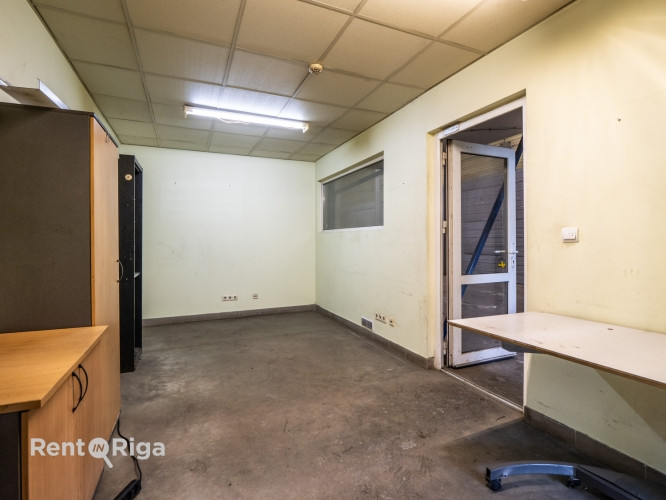 Iznomā servisa telpas izdevīgā vietā  Duntes ielā 11. Telpām ir divi lieli vārti: viens no Rīga - foto 9