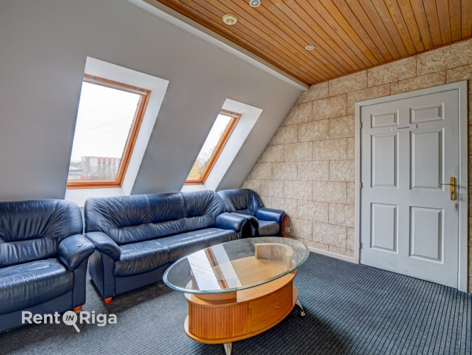 Birojs uz nomu!  Piedāvājam nomai ērtu un funkcionālu biroja telpu, renovētā ēkā ar ērtu Rīga - foto 5