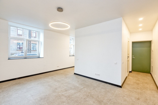 Tiek pārdots renovēts 3-istabu dzīvoklis Rīgas centrā (1 izolēta istaba). Dzīvoklis Rīga - foto 3