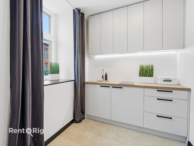 Tiek pārdots renovēts 3-istabu dzīvoklis Rīgas centrā (1 izolēta istaba). Dzīvoklis Rīga - foto 14