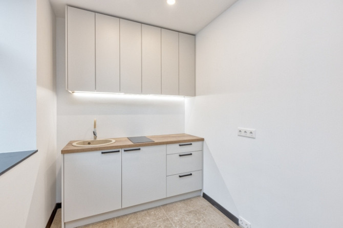 Tiek pārdots renovēts 3-istabu dzīvoklis Rīgas centrā (1 izolēta istaba). Dzīvoklis Rīga - foto 2