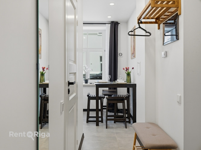 Tiek pārdots renovēts 2-istabu dzīvoklis ar atsevišķu virtuvi. Dzīvoklis pārdodas ar Rīga - foto 15