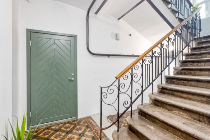 Tiek pārdots renovēts 2-istabu dzīvoklis ar atsevišķu virtuvi. Dzīvoklis pārdodas ar Rīga - foto 11