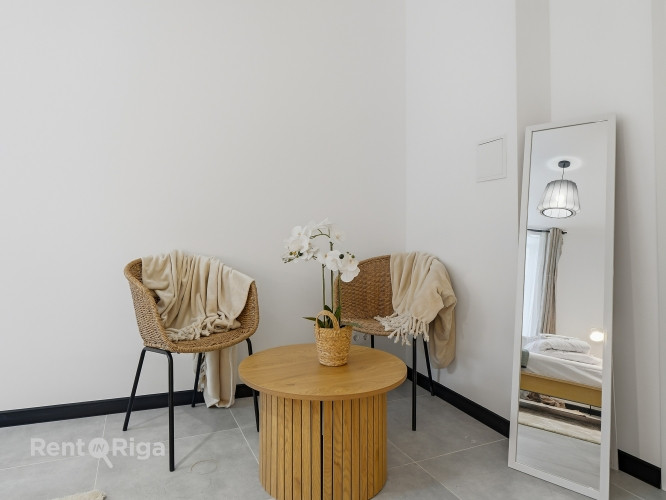 Tiek pārdots renovēts 2-istabu dzīvoklis ar atsevišķu virtuvi. Dzīvoklis pārdodas ar Rīga - foto 18