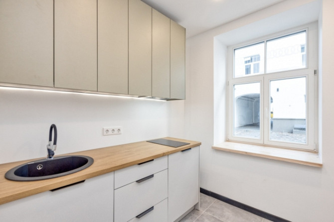 Tiek pārdots renovēts 2-istabu dzīvoklis Rīgas centrā. Dzīvoklis pārdodas ar kvalitatīvu Rīga - foto 4