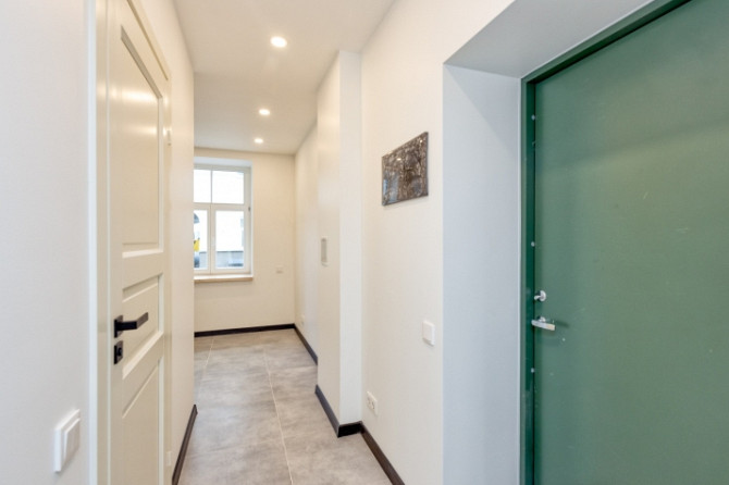 Tiek pārdots renovēts 2-istabu dzīvoklis Rīgas centrā. Dzīvoklis pārdodas ar kvalitatīvu Rīga - foto 6