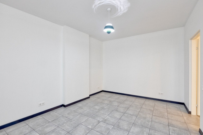 Tiek pārdots renovēts 2-istabu dzīvoklis Rīgas centrā. Dzīvoklis pārdodas ar kvalitatīvu Rīga - foto 5