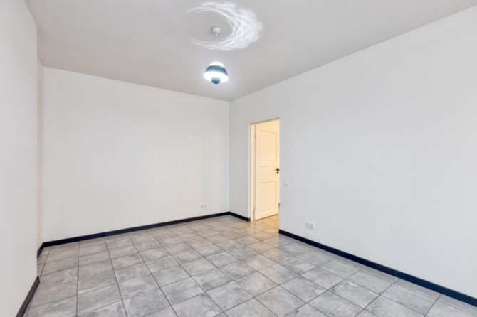 Tiek pārdots renovēts 2-istabu dzīvoklis Rīgas centrā. Dzīvoklis pārdodas ar kvalitatīvu Rīga - foto 6