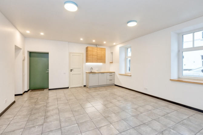 Tiek pārdots renovēts 2-istabu dzīvoklis Rīgas centrā. Dzīvoklis pārdodas ar kvalitatīvu Rīga - foto 3