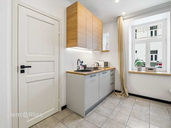Tiek pārdots renovēts 2-istabu dzīvoklis Rīgas centrā. Dzīvoklis pārdodas ar kvalitatīvu Rīga - foto 12