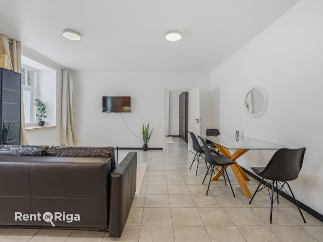 Tiek pārdots renovēts 2-istabu dzīvoklis Rīgas centrā. Dzīvoklis pārdodas ar kvalitatīvu Rīga - foto 13