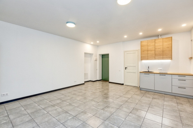 Tiek pārdots renovēts 2-istabu dzīvoklis Rīgas centrā. Dzīvoklis pārdodas ar kvalitatīvu Rīga - foto 4