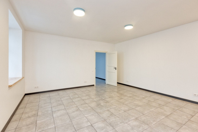 Tiek pārdots renovēts 2-istabu dzīvoklis Rīgas centrā. Dzīvoklis pārdodas ar kvalitatīvu Rīga - foto 8