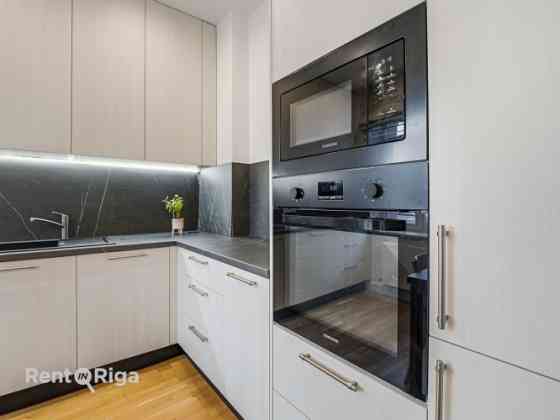 Квартира с видом на Новый Рижский театр.   Предлагается элегантная и полностью Rīga