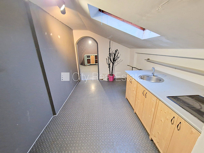 Fasādes māja, renovēta māja, iežogota teritorija, vieta automašīnai, ieeja no pagalma, Rīga - foto 1