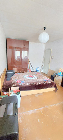 Fasādes māja, ieeja no ielas, iestiklota lodžija, logi vērsti mājas abās pusēs, guļamistabu Rīga - foto 7