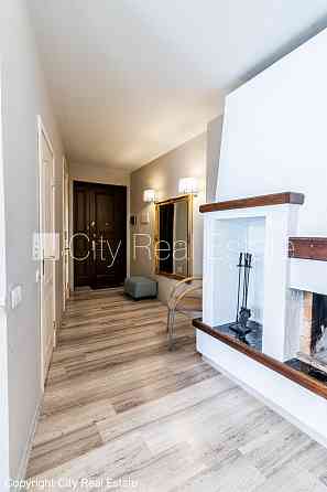 Фасадный дом, реновированный дом, вход с улицы, лестничная клетка после Rīga