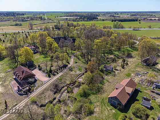 Pārdod Ozolpils muižas kompleksu, kas  atrodas Tukuma novada Smārdes pagastā. Muiža izvietota pagast Тукумс и район