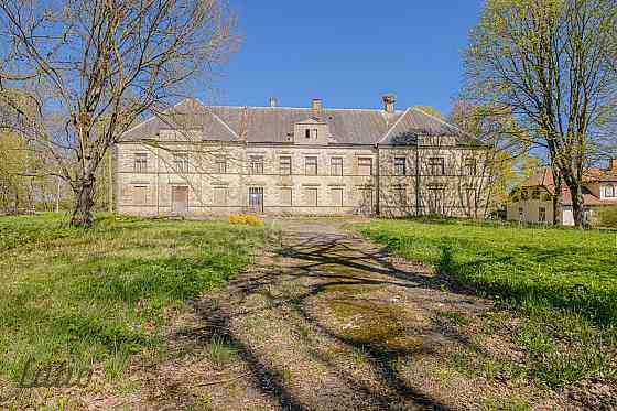 Pārdod Ozolpils muižas kompleksu, kas  atrodas Tukuma novada Smārdes pagastā. Muiža izvietota pagast Тукумс и район