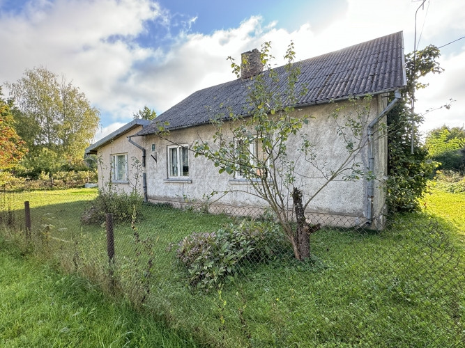 Uz zemes gabala atrodas dzīvojamā ēka un trīs palīgceltnes. Kopējā dzīvojamās ēkas platība 79.7 m2,  Огре и район - изображение 1