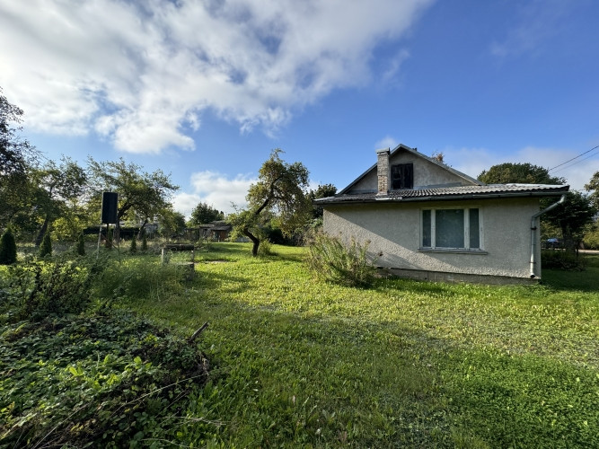 Uz zemes gabala atrodas dzīvojamā ēka un trīs palīgceltnes. Kopējā dzīvojamās ēkas platība 79.7 m2,  Огре и район - изображение 9