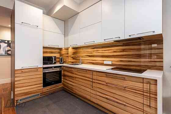 Pārdod mēbelētu un pilnībā aprīkotu, mūsdienīgu un elegantu divistabu dzīvokli jaunajā projektā Club Рига