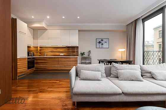 Pārdod mēbelētu un pilnībā aprīkotu, mūsdienīgu un elegantu divistabu dzīvokli jaunajā projektā Club Рига