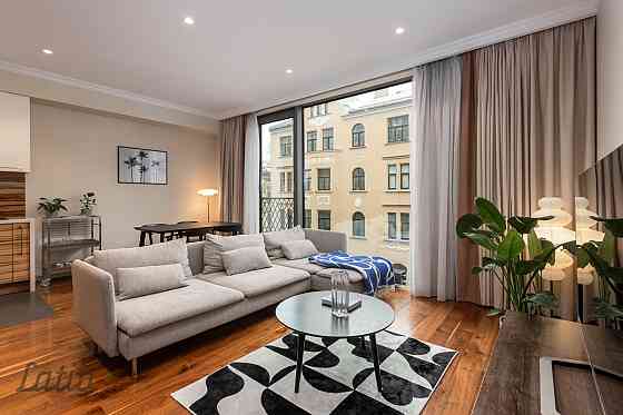 Pārdod mēbelētu un pilnībā aprīkotu, mūsdienīgu un elegantu divistabu dzīvokli jaunajā projektā Club Рига