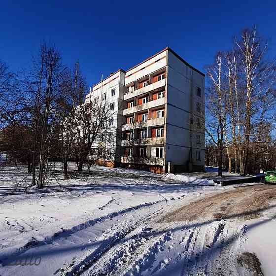 Pārdod lielisku, daļēji mēbelētu 3 istabu dzīvokli ar lodžiju, 64,5 kvm platībā, mājas otrajā stāvā  Рижский район