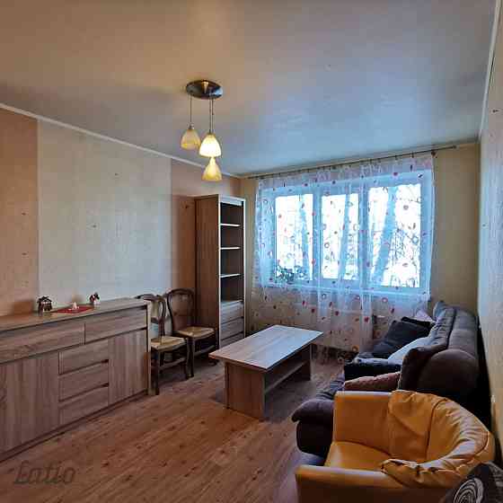 Pārdod lielisku, daļēji mēbelētu 3 istabu dzīvokli ar lodžiju, 64,5 kvm platībā, mājas otrajā stāvā  Рижский район