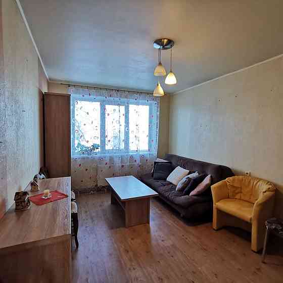 Pārdod lielisku, daļēji mēbelētu 3 istabu dzīvokli ar lodžiju, 64,5 kvm platībā, mājas otrajā stāvā  Рижский район