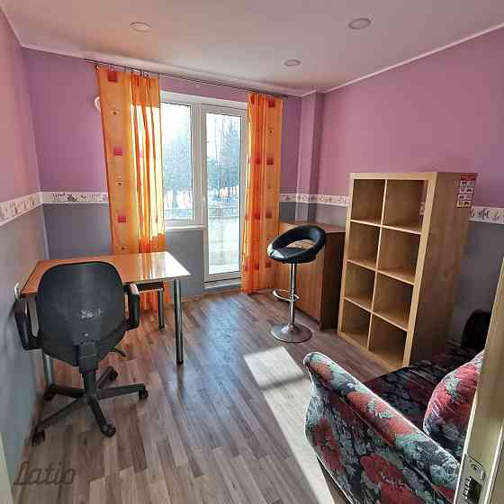 Pārdod lielisku, daļēji mēbelētu 3 istabu dzīvokli ar lodžiju, 64,5 kvm platībā, mājas otrajā stāvā  Рижский район