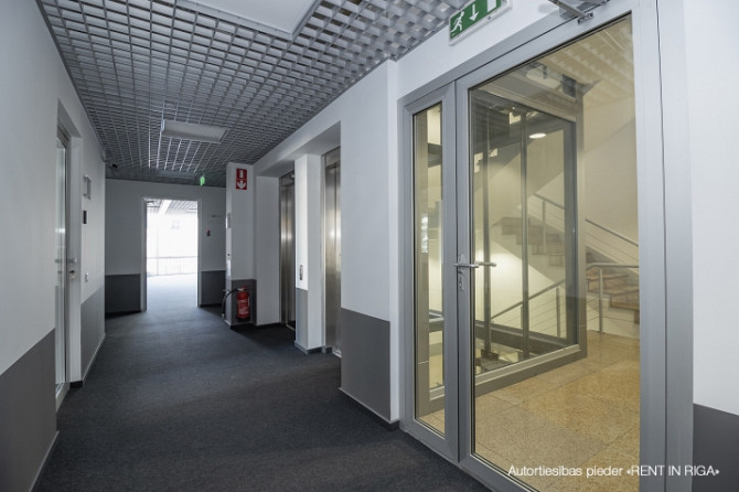 Nomai tiek piedāvāts 197.6 m2 atvērta plānojuma birojs (t.sk. 42.5 m2 koplietošanas telpas) ar Rīga - foto 8