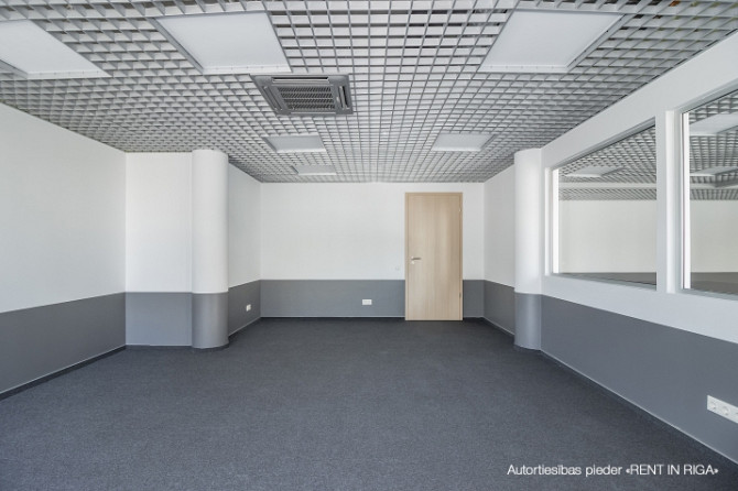 Nomai tiek piedāvāts 197.6 m2 atvērta plānojuma birojs (t.sk. 42.5 m2 koplietošanas telpas) ar Rīga - foto 6